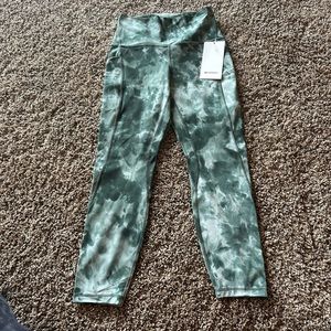 Lululemon Aligns with Pockets